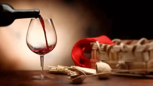 Rượu vang Chile sở hữu điều kiện tụ nhiên đa dạng, các giống nho khác nhau, cùng sự dày công nghiên cứu chăm sóc và các phương pháp sản xuất