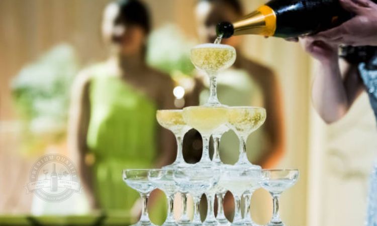 lưu ý khi thực hiện nghi thức rót rượu Champagne trong tiệc cưới